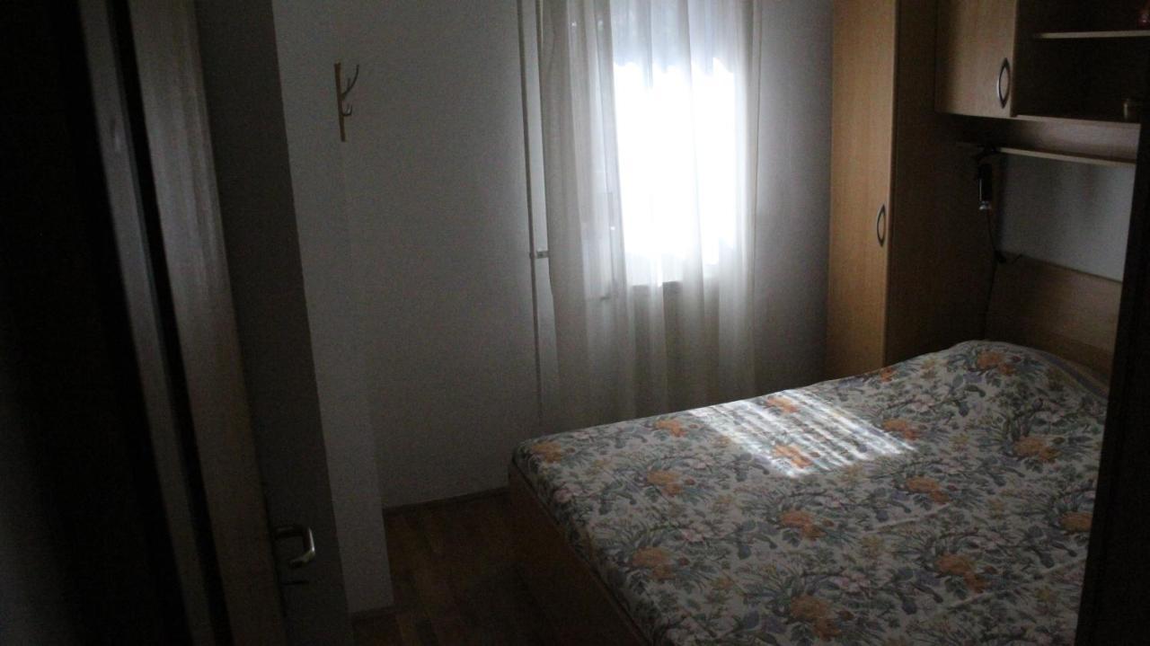 Apartman 100M2, Full Opremljen, Privatni Parking. Пула Екстер'єр фото